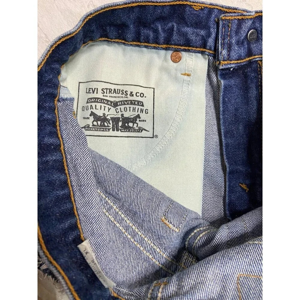 Vintage Levi’s 555 90's Cut Off Denim Jean Shorts-sz 7 (waist 27) - Picture 6 of 8
